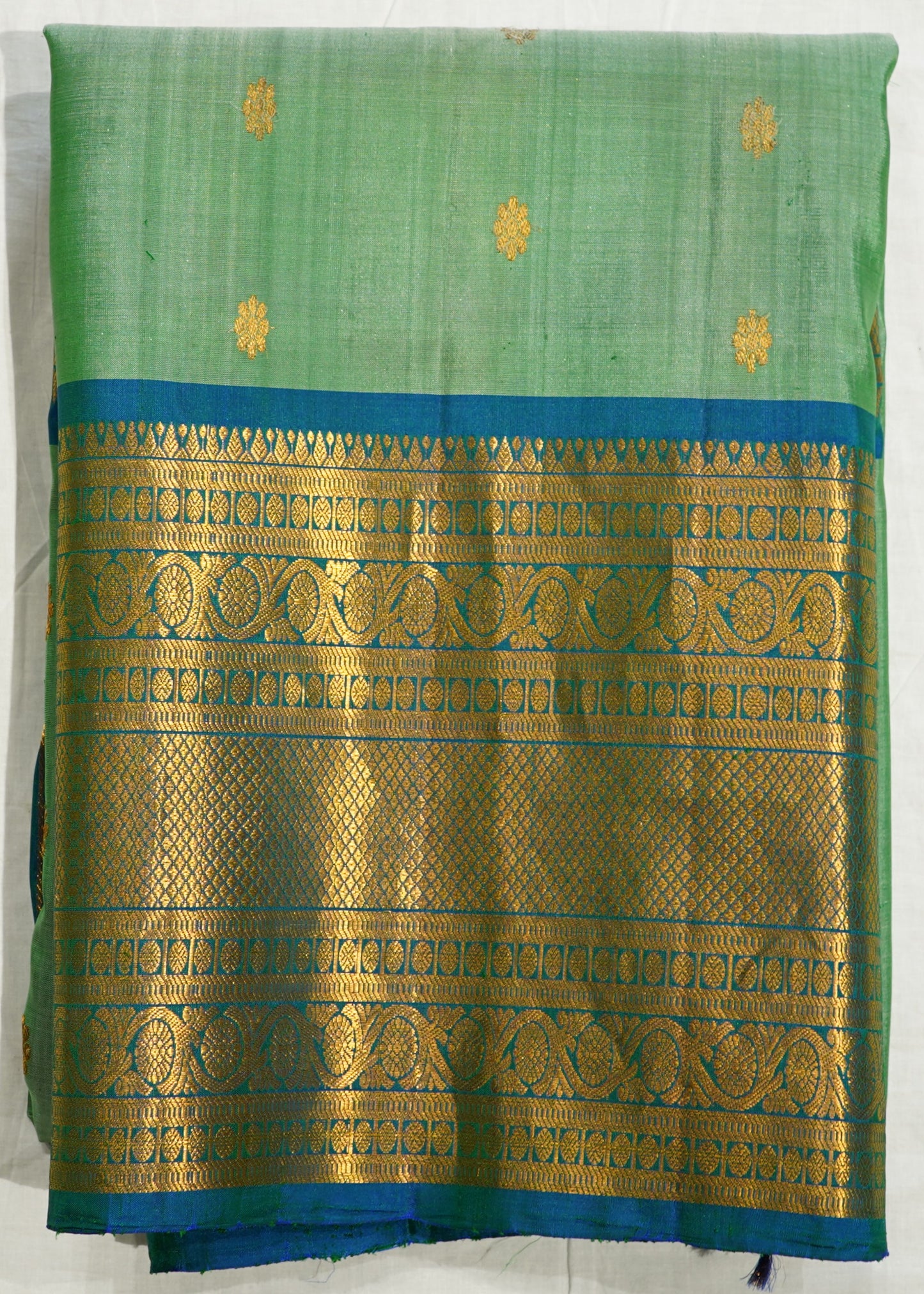 Rama Green Gadwal Zari Buti Pure Silk Handloom Saree
