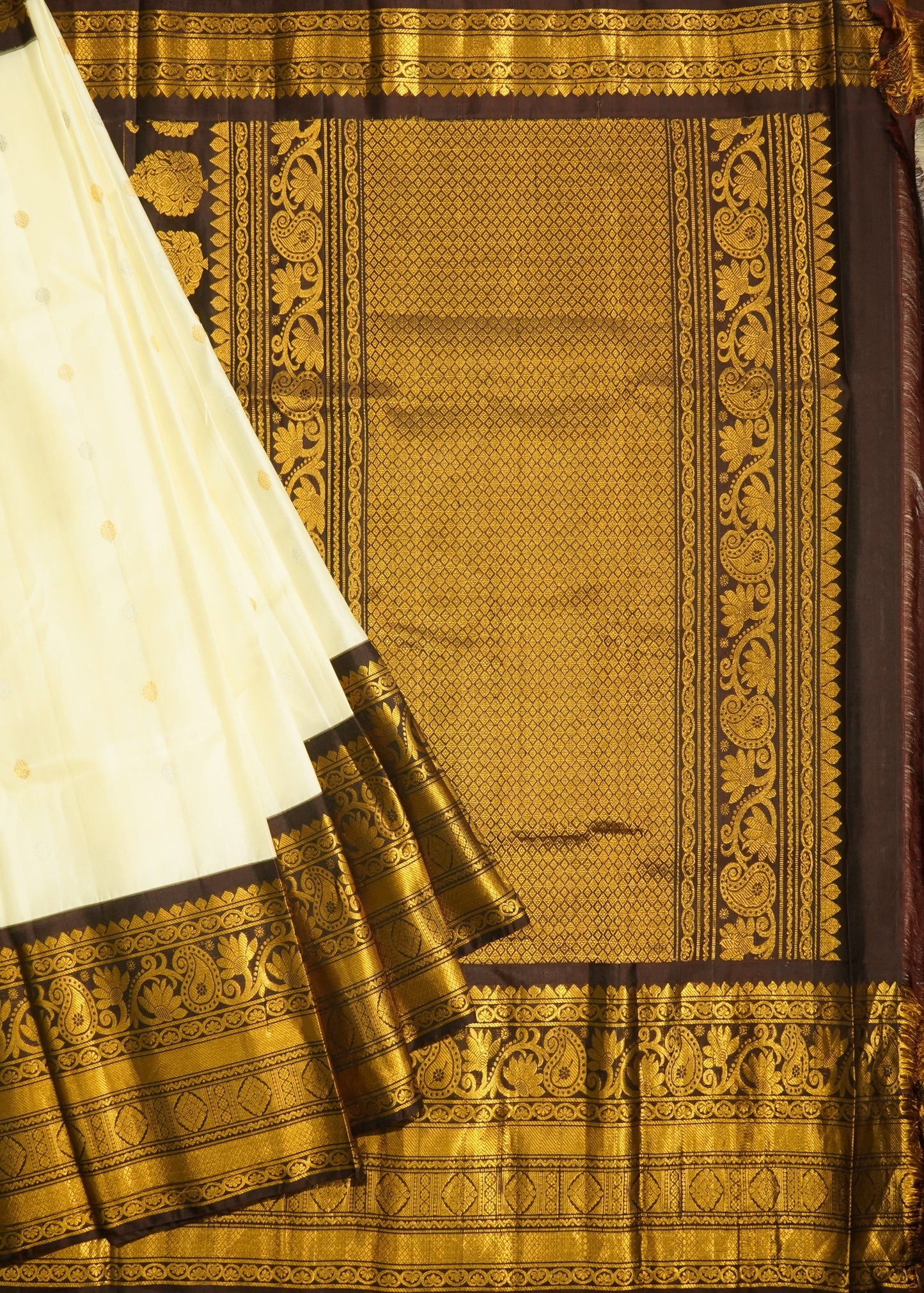 Cream Gadwal Zari Buti Pure Cotton Silk Handloom Saree