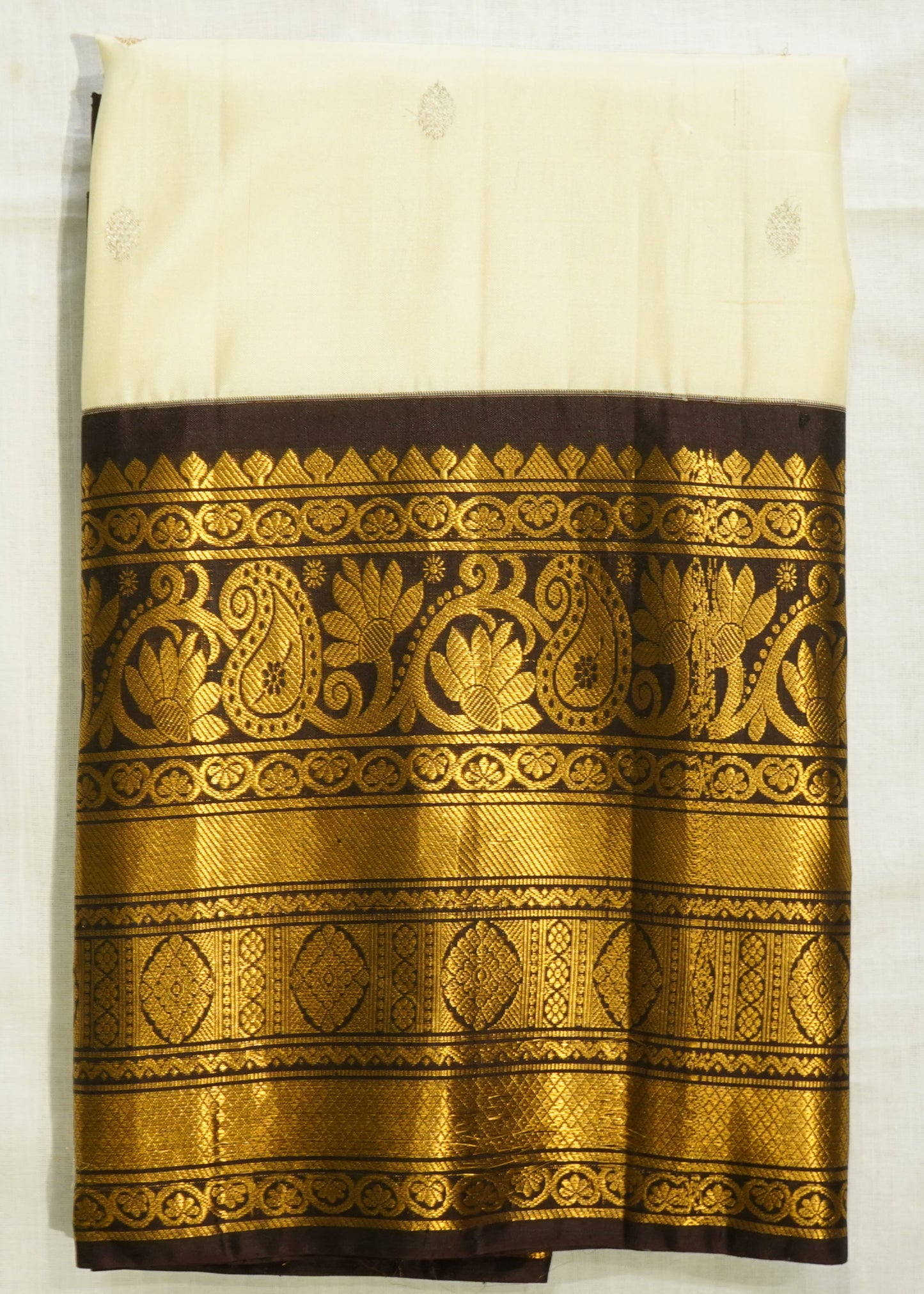 Cream Gadwal Zari Buti Pure Cotton Silk Handloom Saree