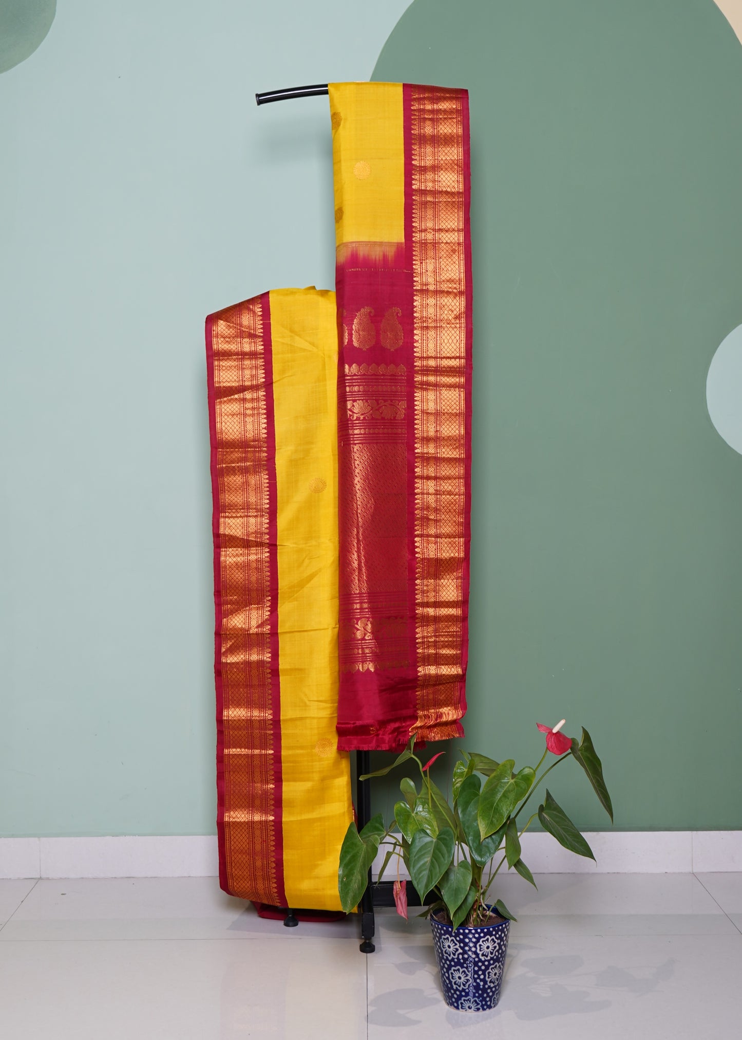 Yellow Gold Gadwal Zari Buti Pure Silk Handloom Saree