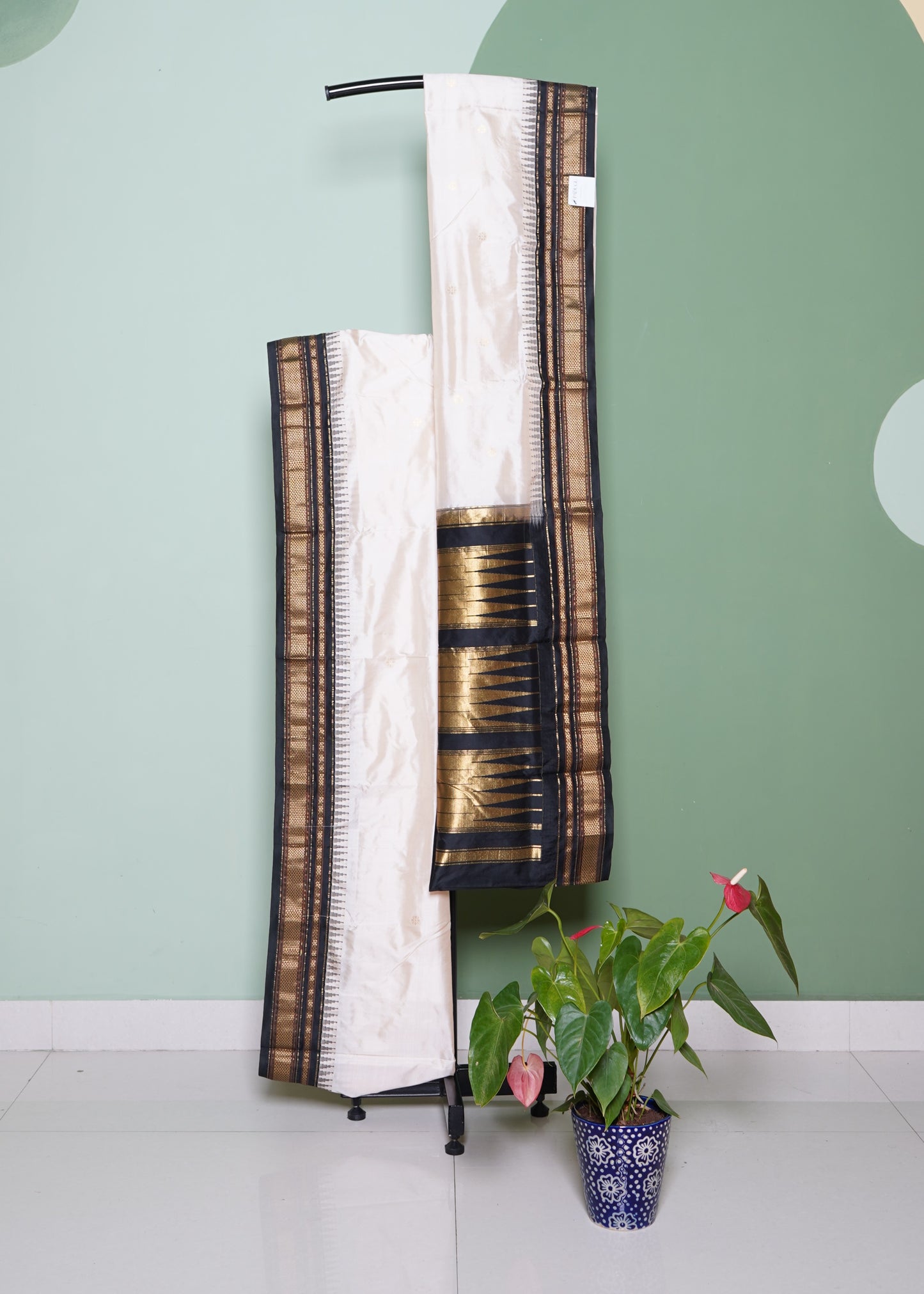 Cream Narayanpet Zari buti Pure Silk Handloom Saree