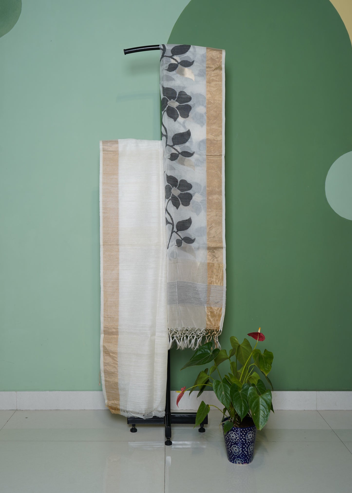 White Bengal Muslin Jamdani Pure Silk Handloom Saree