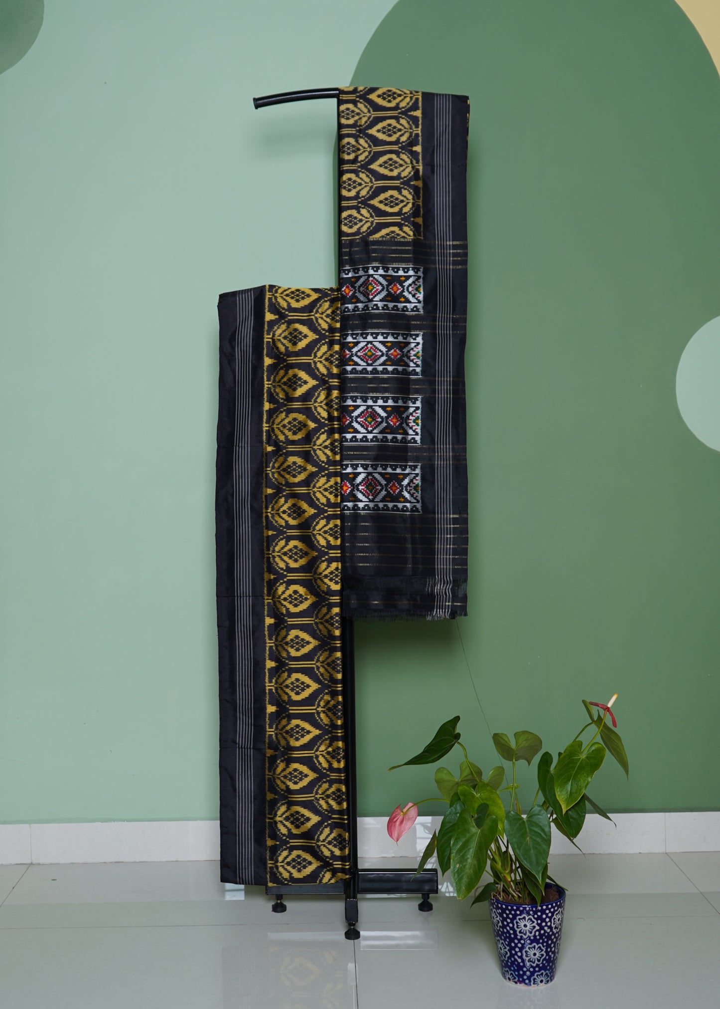 Gray Ikkat pochampally Pure Silk Handloom Saree