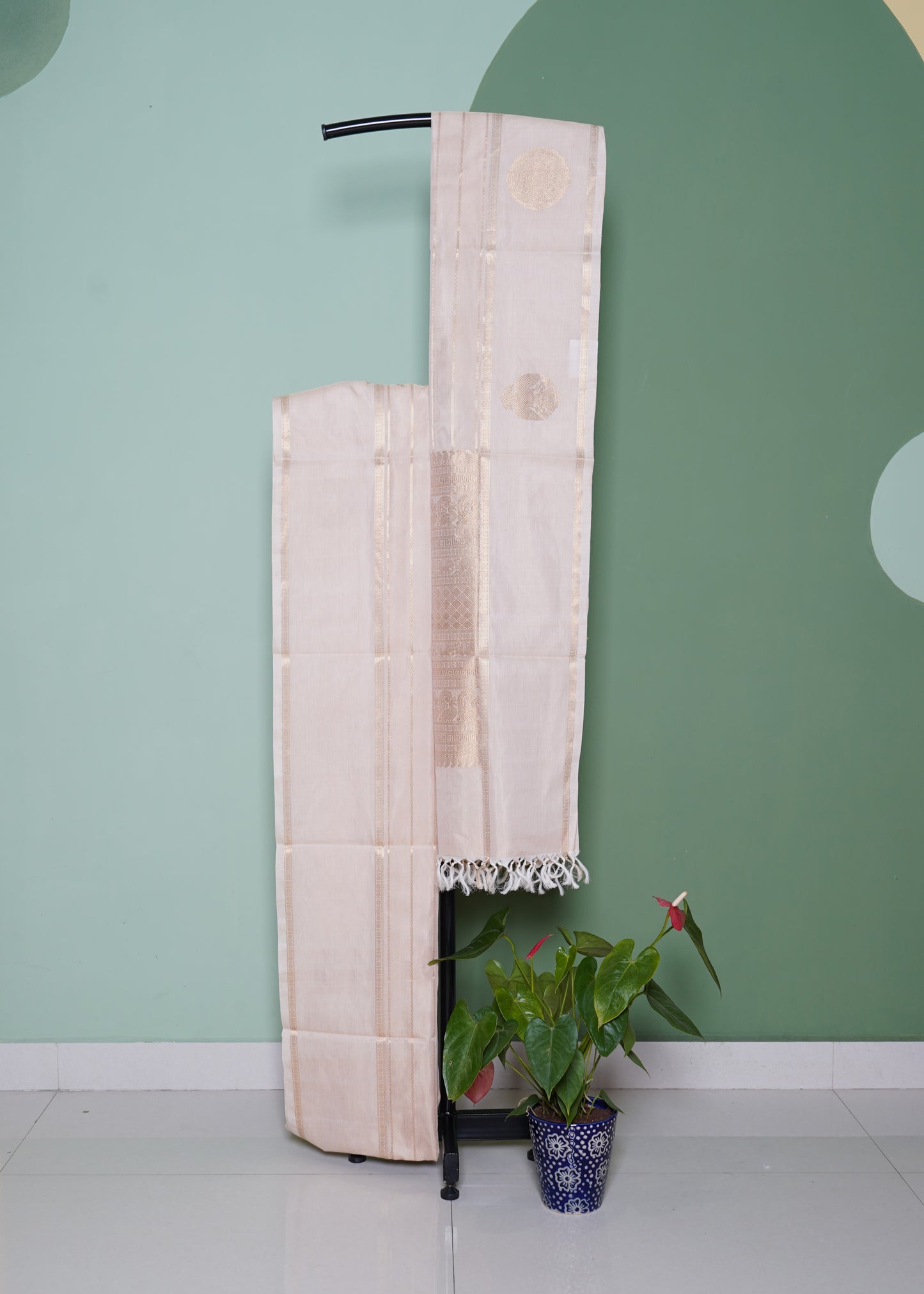 Cream Kanchi Zari Buti Pure Handloom Saree