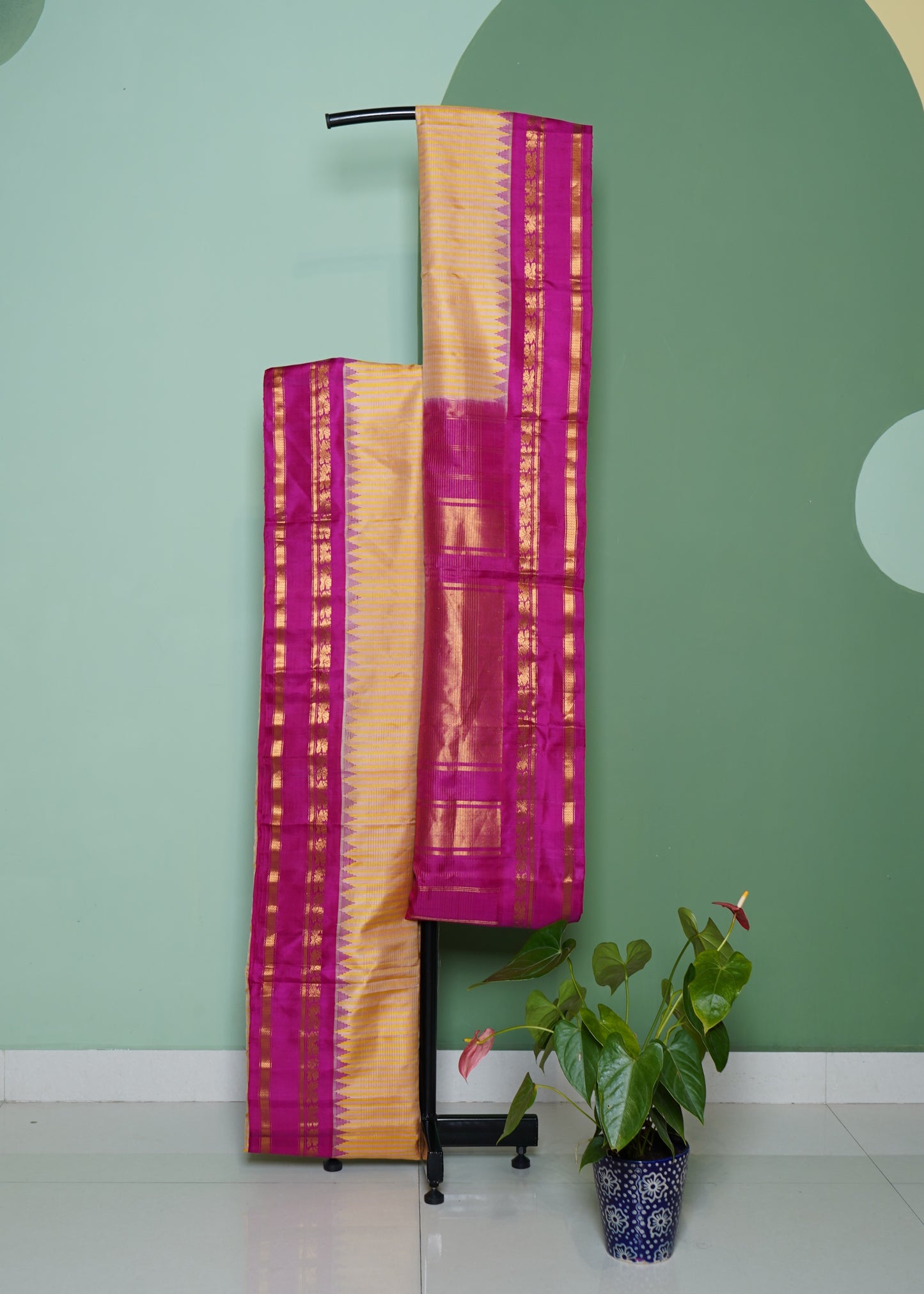 Yellow Gadwal Small Checks Pure Silk Handloom Saree