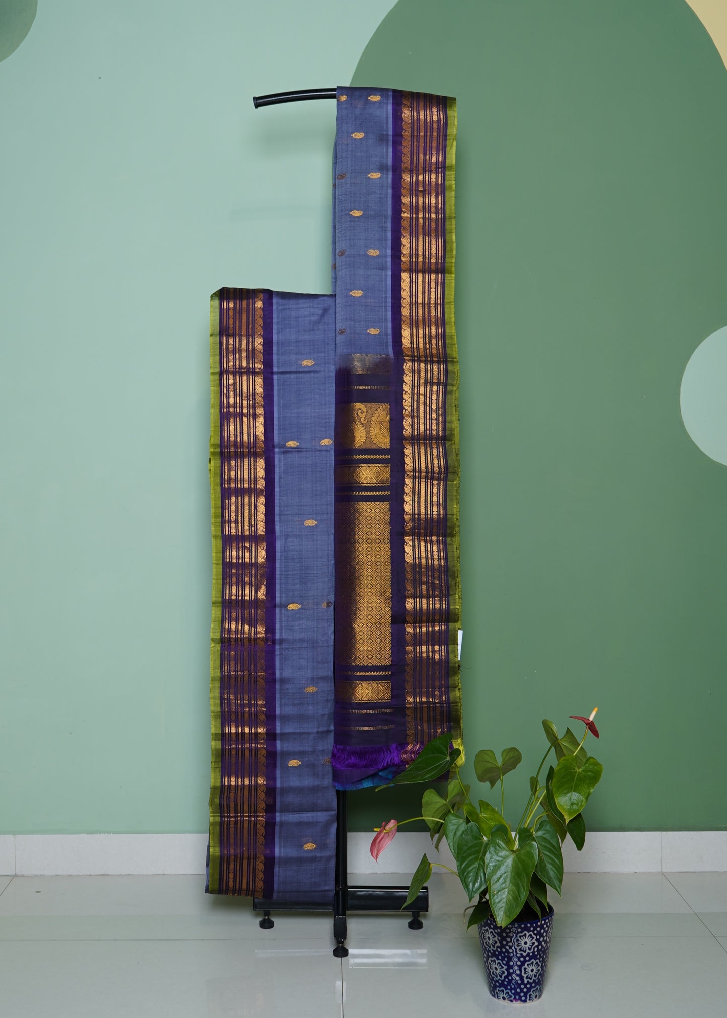 Light Lavender Gadwal Zari Buti Pure Silk Handloom Saree