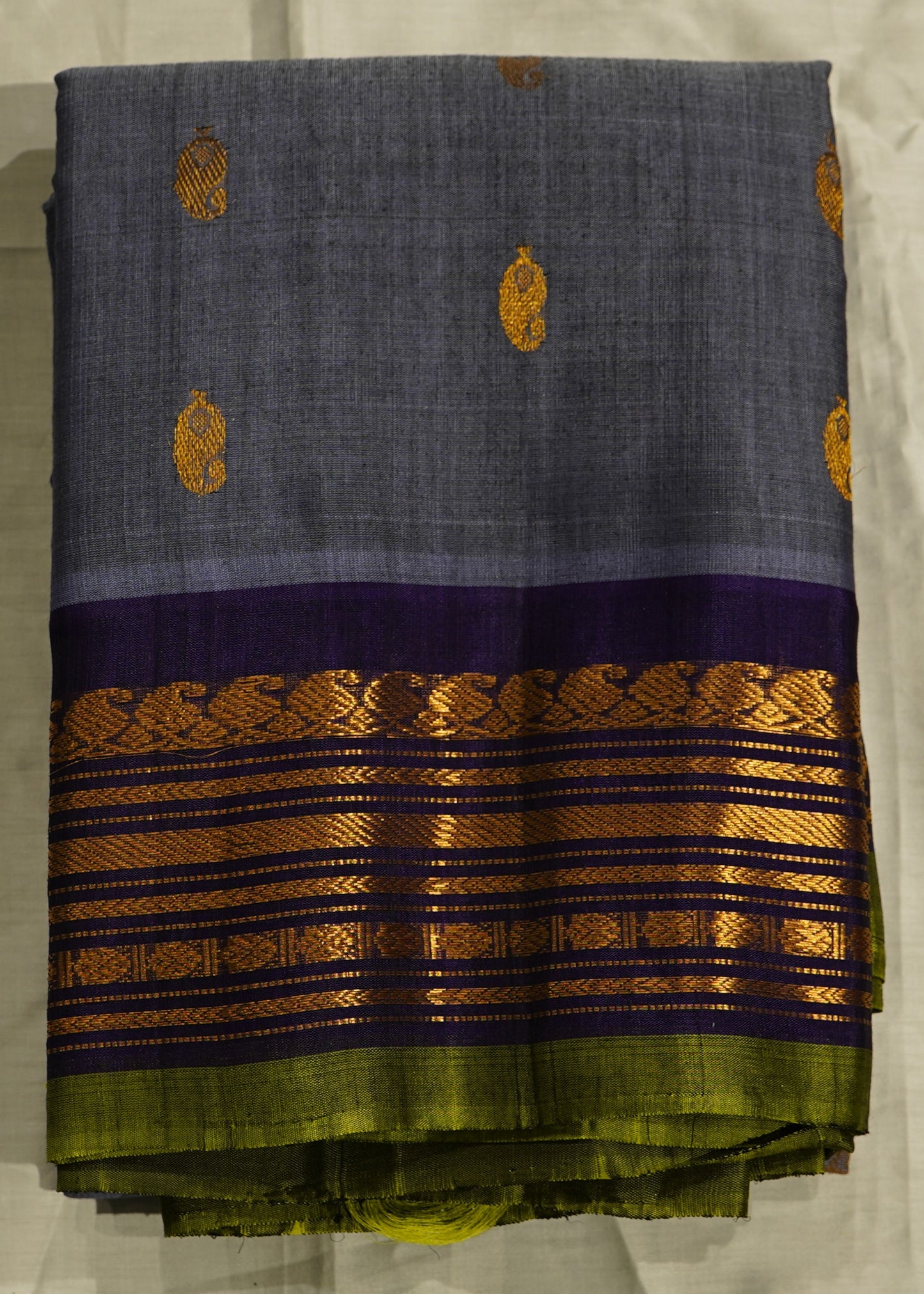 Light Lavender Gadwal Zari Buti Pure Silk Handloom Saree