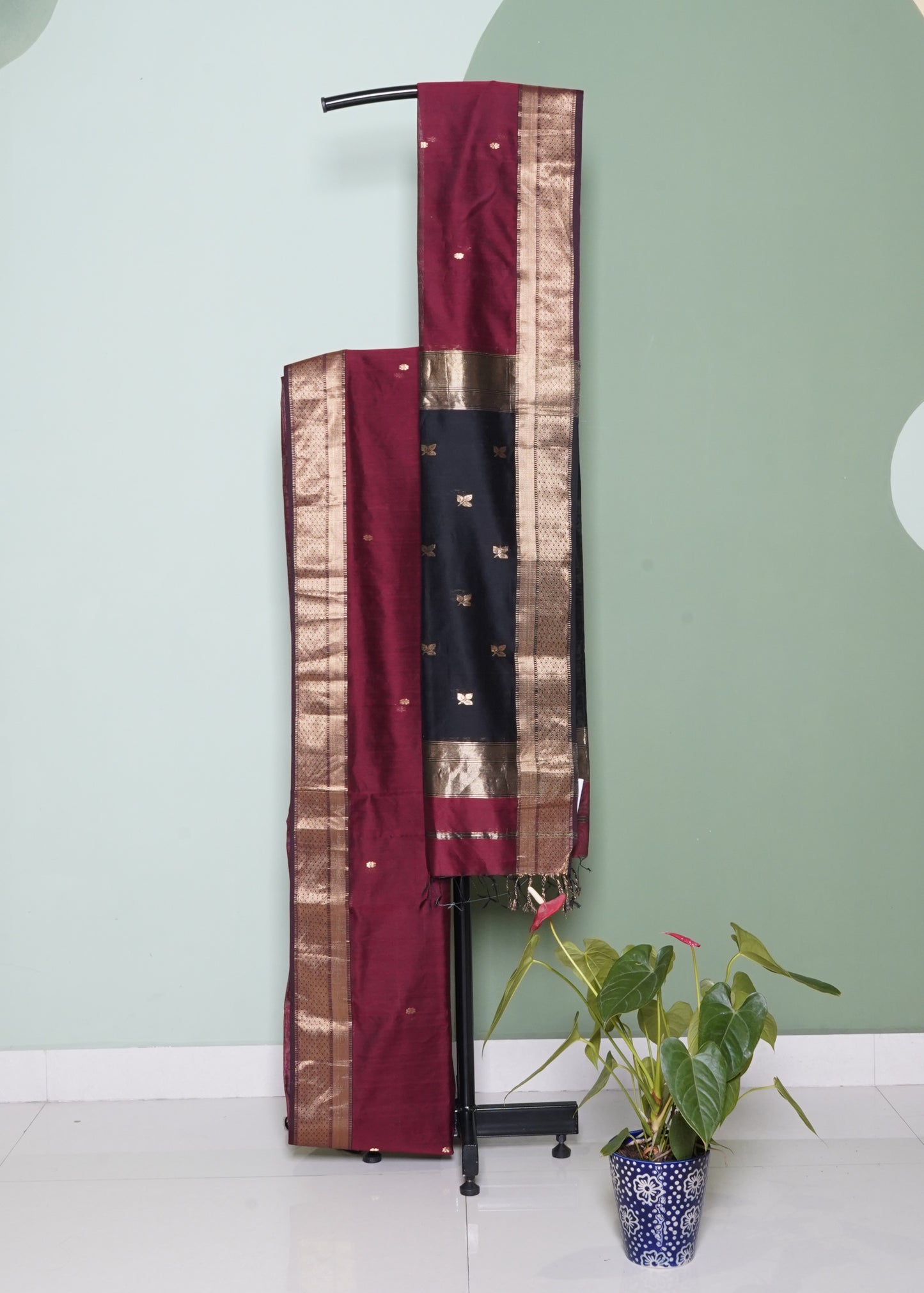 Maroon Maheshwari Zari Buti Pure Cotton silk Handloom Saree