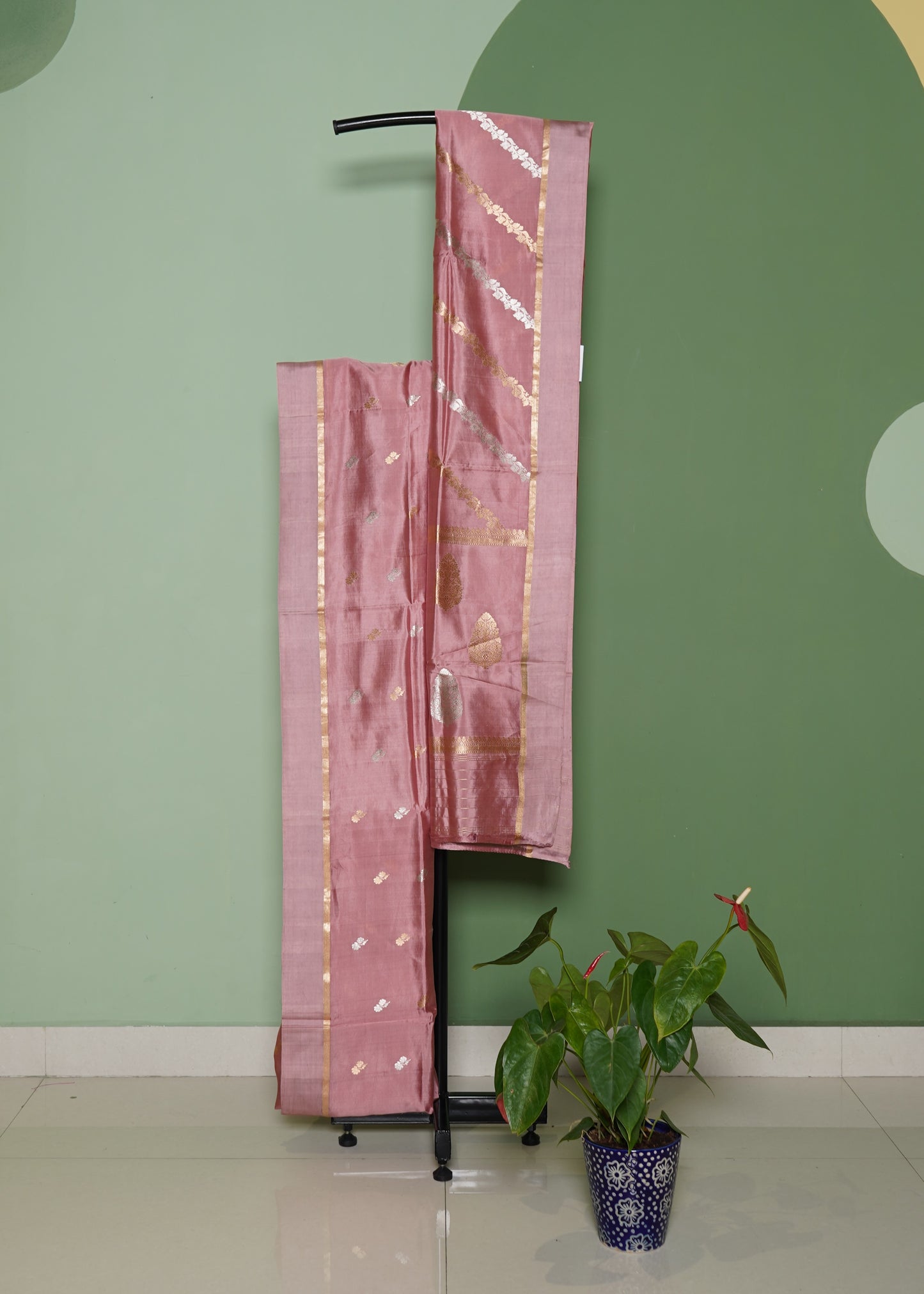 Light Pink Banaras Iktara Pure Silk Handloom Saree