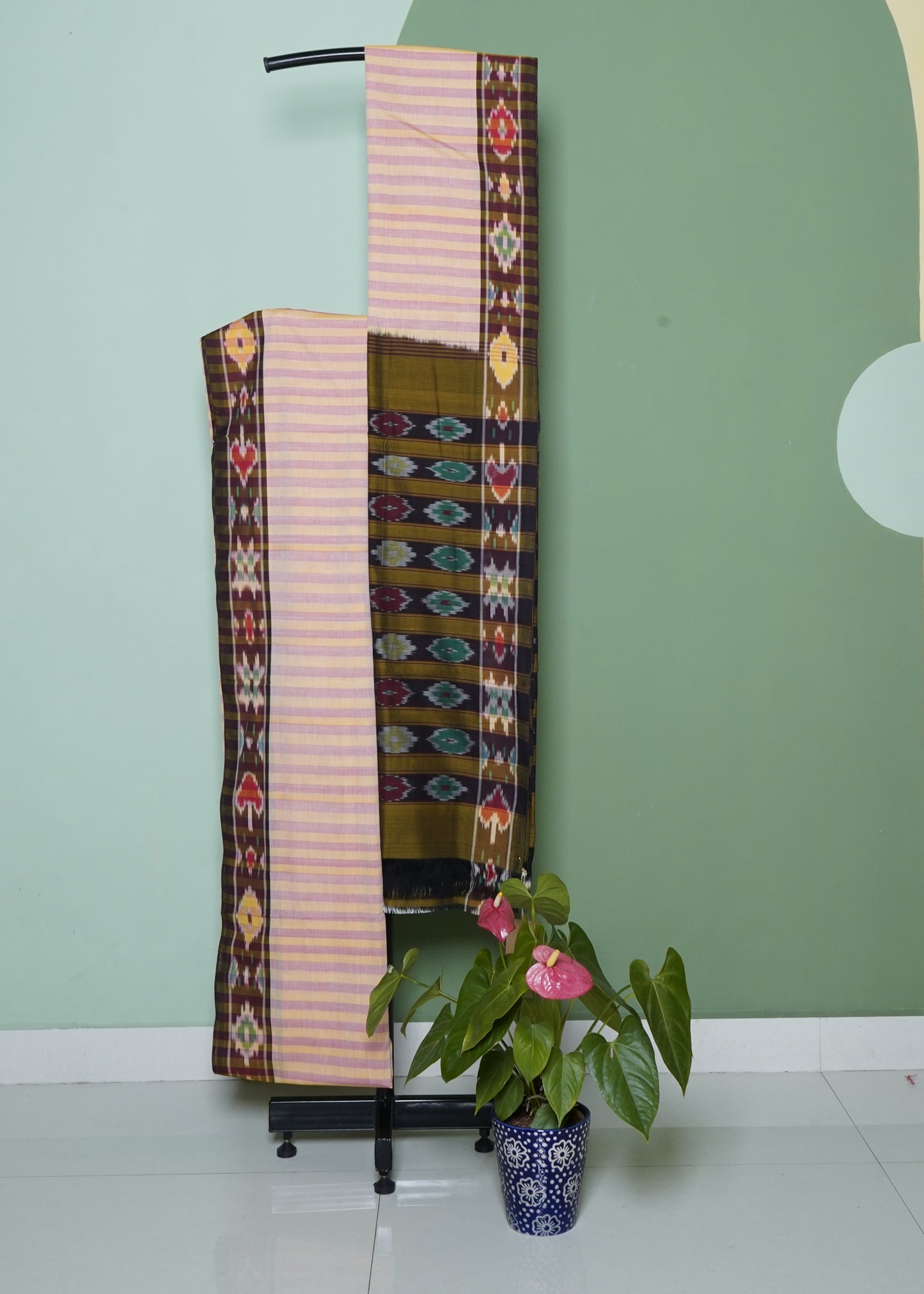 Cream Pochampally Weft Ikkat Pure Cotton Handloom Saree