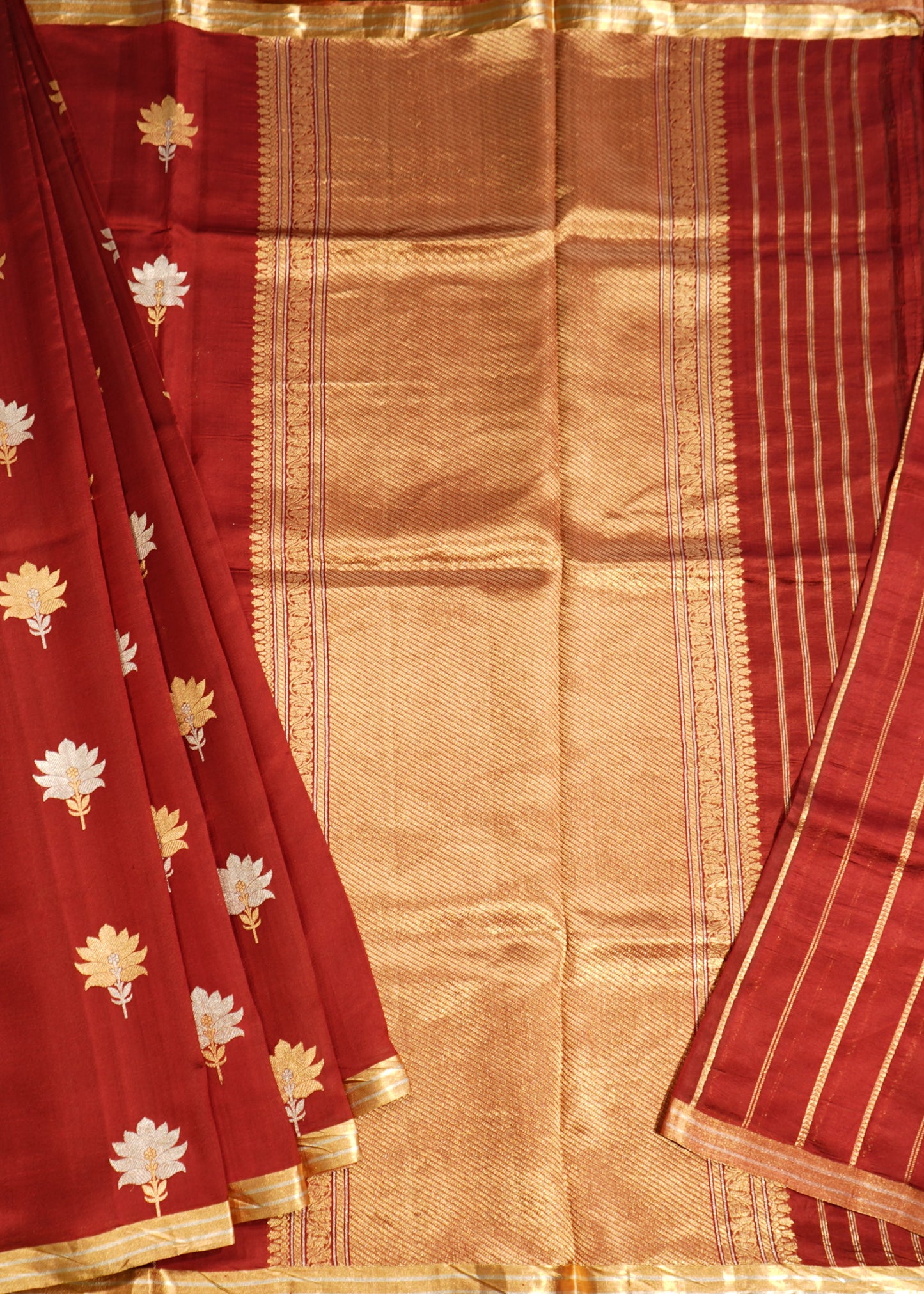 Maroon Banaras Iktara Katan Zari Buti Zari Border Pure Silk Handloom Saree