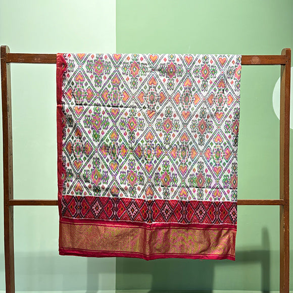 Off White Pochampally Ikkat Pure Silk Handloom Saree